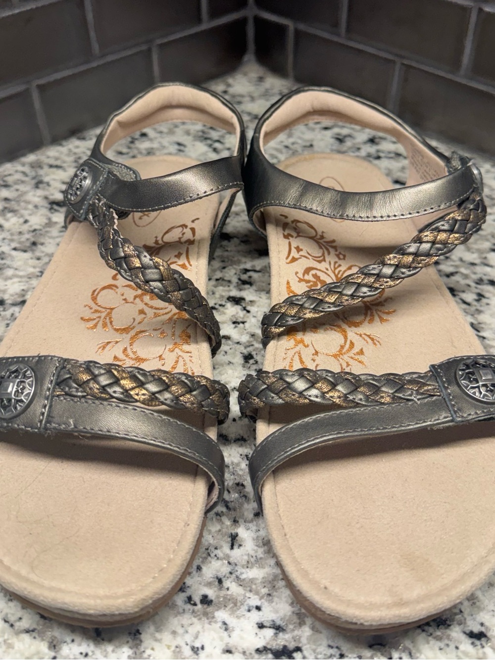 Aetrex Women's Metallic Pewter Braided Strap Sandals, size 9 - Picture 2 of 12